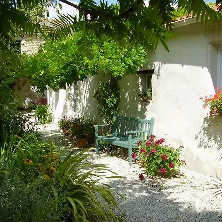 Holiday home La Bughee La Clef Des Champs *